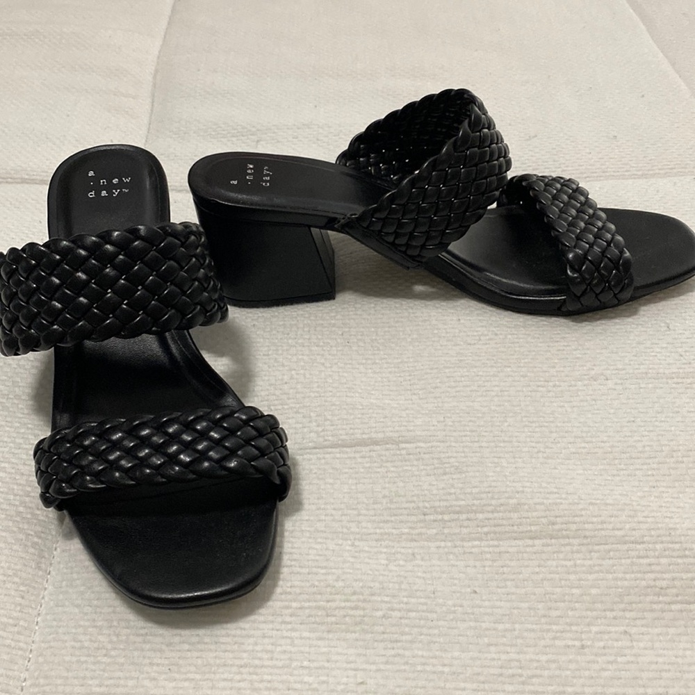 Block heel braided sandals